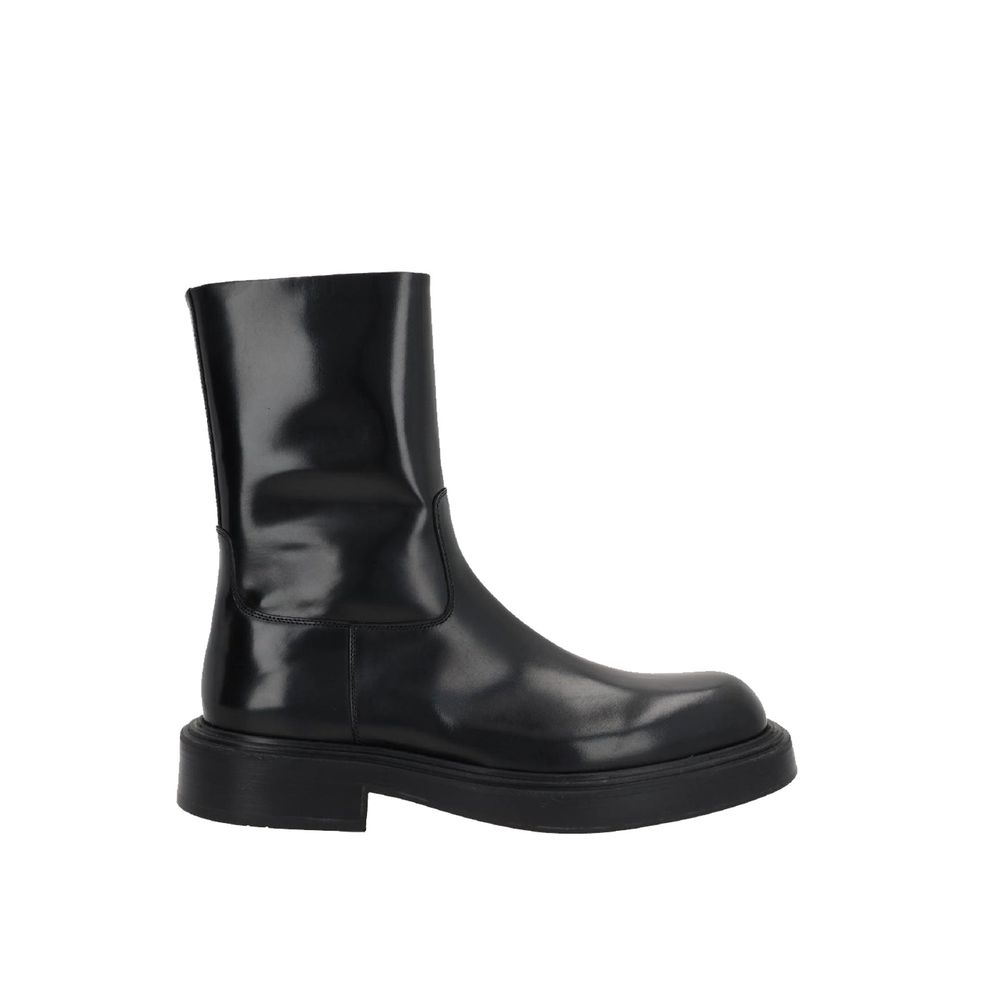 Salvatore Ferragamo Leather Ankle Boots - Black