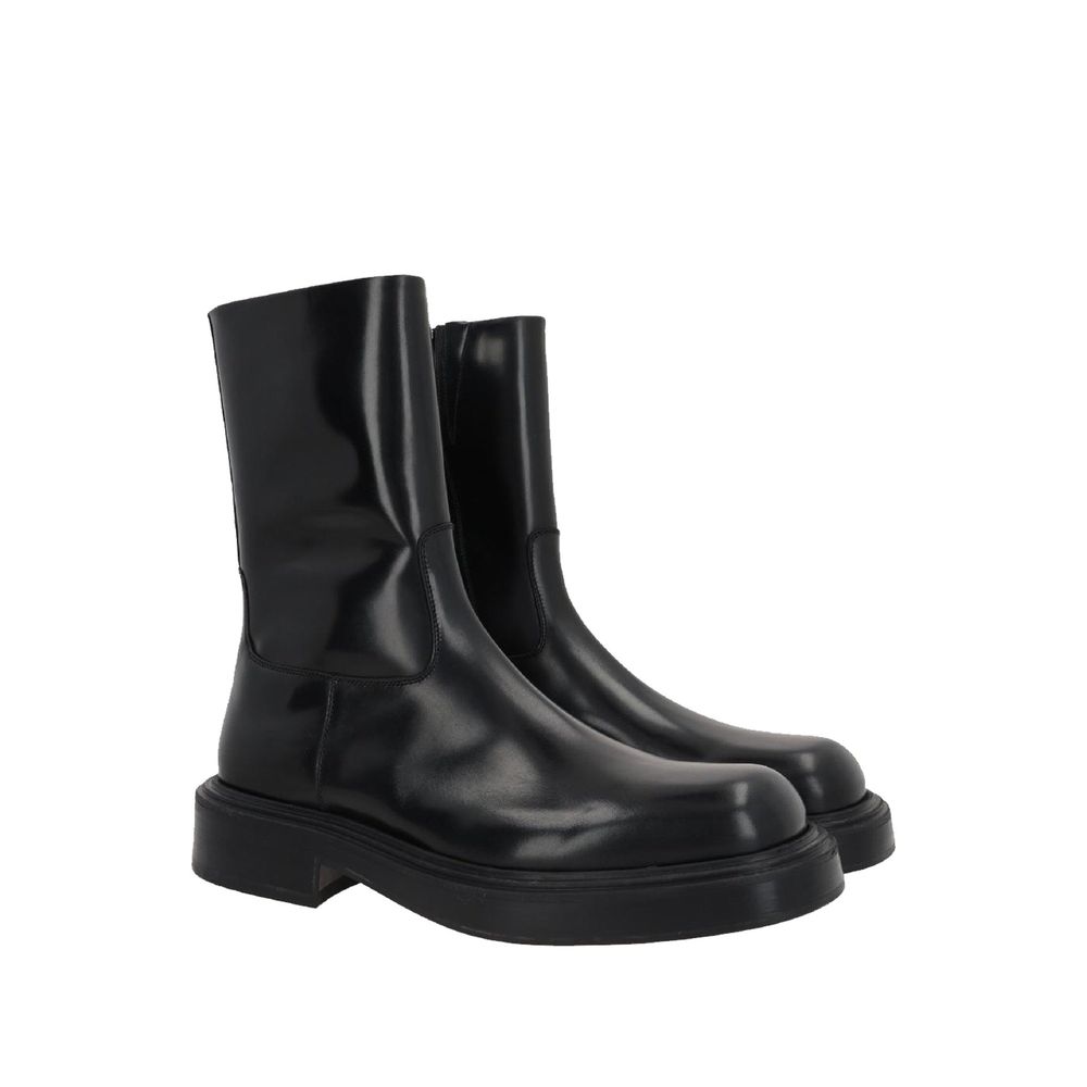 Salvatore Ferragamo Leather Ankle Boots - Black